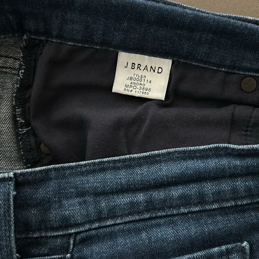 J Brand Tyler Slim Fit Jeans in Andro | Size 34 - Picture 5 of 9